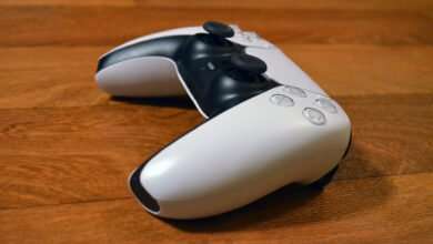 بعض لاعبين PS5 يشتكون من تعطل تقنية Adaptive Trigger في يد تحكم DualSense