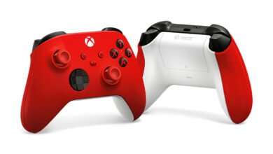 يد تحكم جديدة لـ Xbox باللون الأحمر