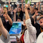 شركة NVIDIA و KRAFTON و NC وبطل League of Legends فريق 1 يحتفلون بـ RT Spark في مقاهي الPC Bang في كوريا